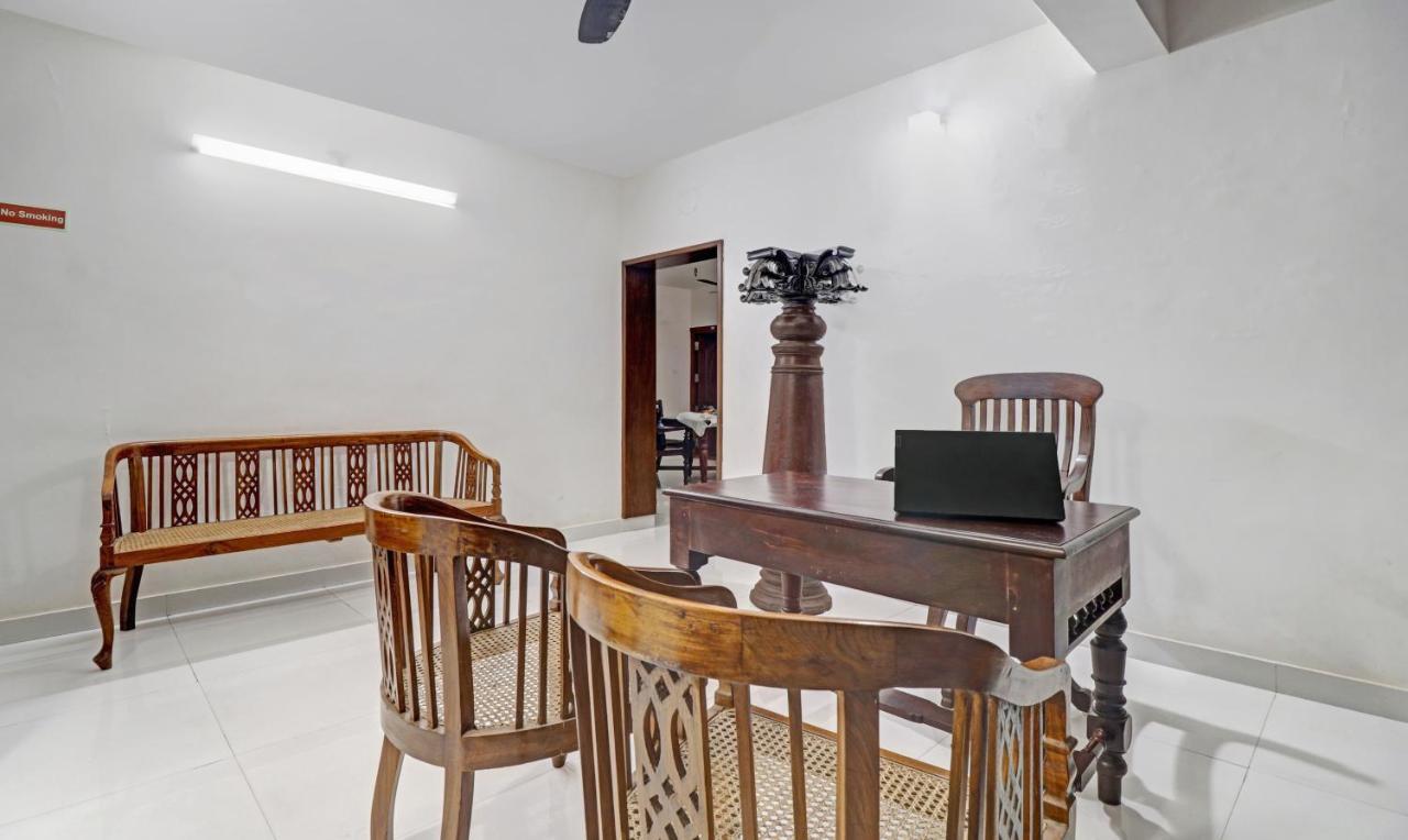 Treebo Backpackers Inn Kochi Bagian luar foto