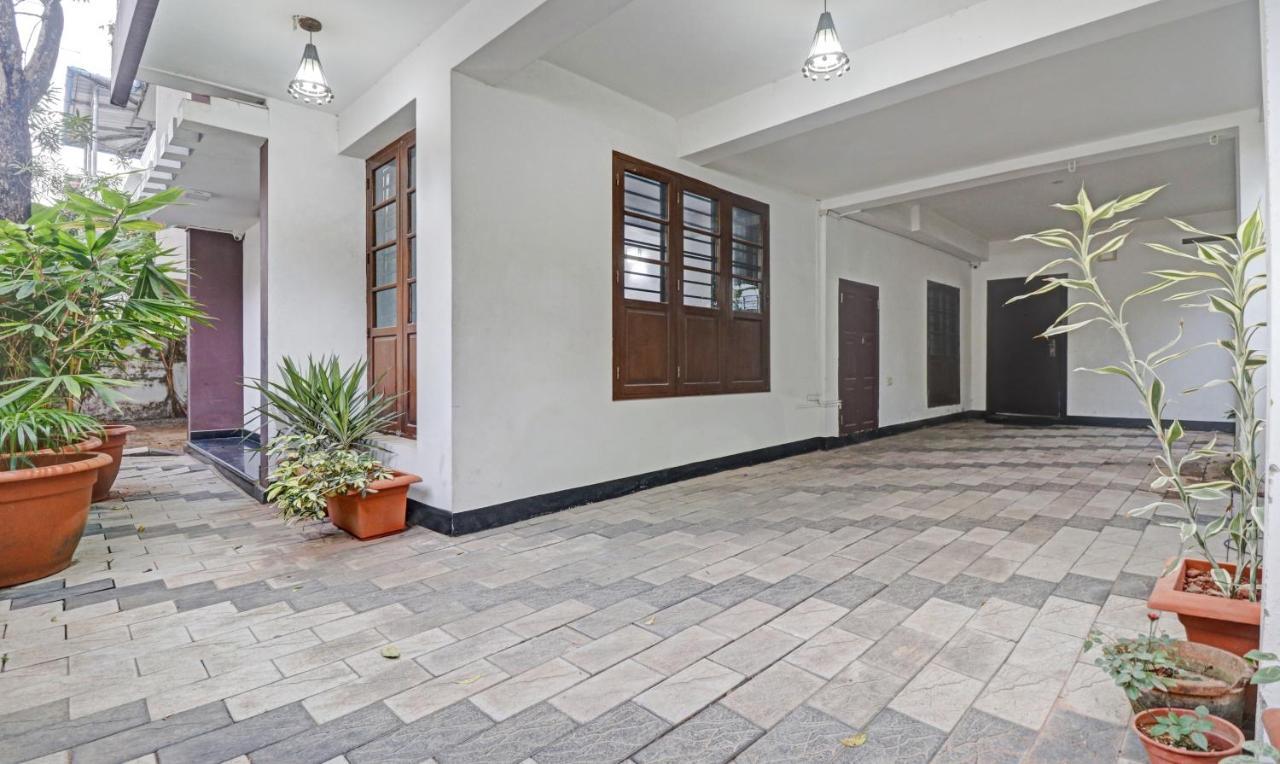 Treebo Backpackers Inn Kochi Bagian luar foto